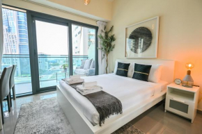 Chic Studio / Prime Business Bay Location / Spacious Balcony / New Building / Perfect for Solo Travelers, Busy Professionals, Couples